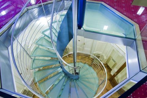 L’escalier en plexiglass